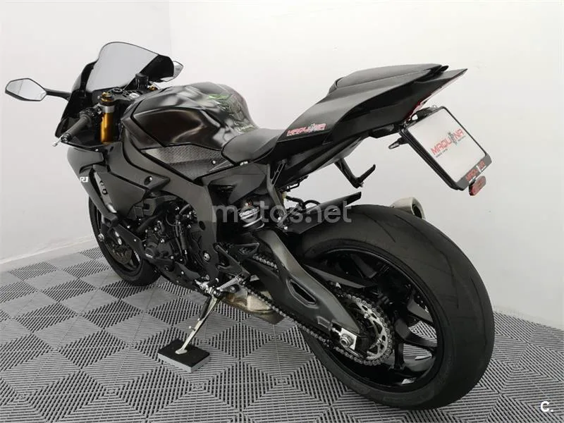 Yamaha R1 – Vista 19