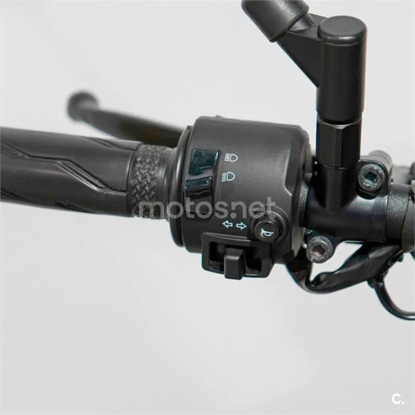 Yamaha MT-125 – Vista 8