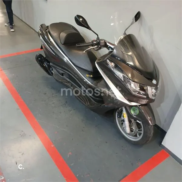 Piaggio X10 350 – Vista 17