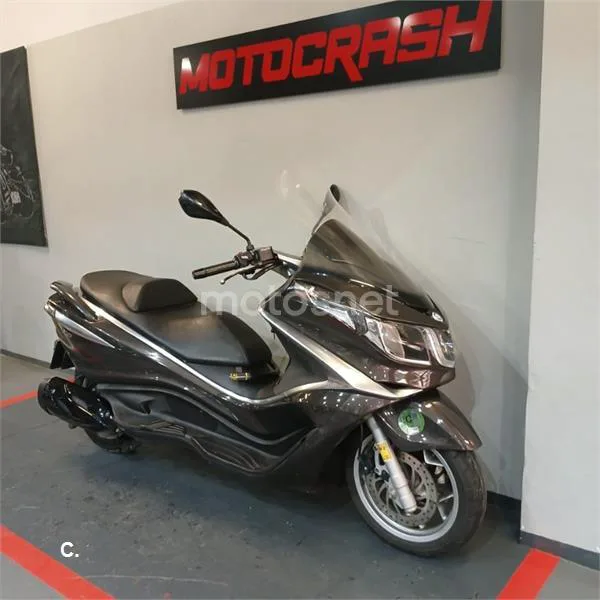 Piaggio X10 350 – Vista 3