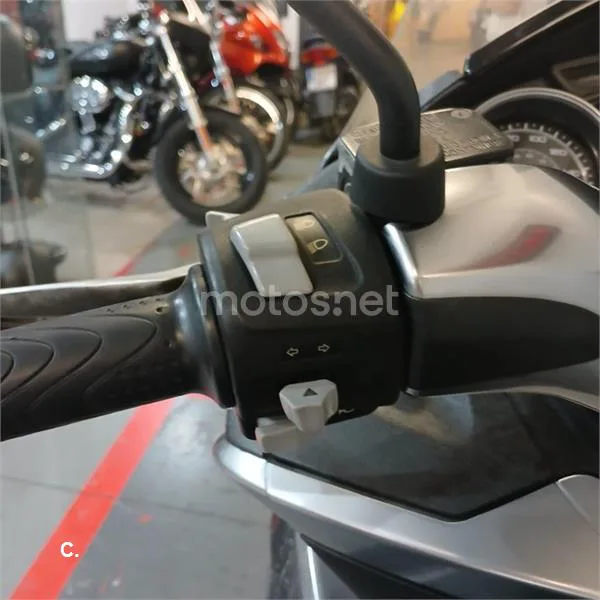 Piaggio X10 350 – Vista 8