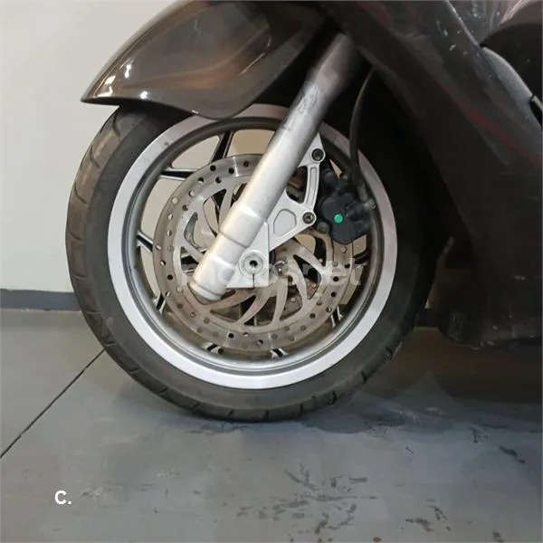 Piaggio X10 350 – Vista 10