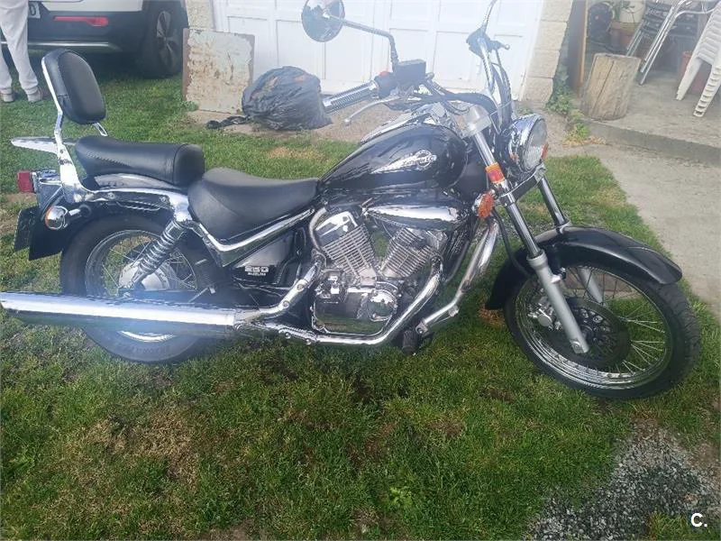 Suzuki Intruder 250 – Vista 3