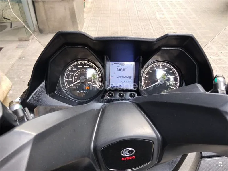 Kymco Grand Dink 300 – Vista 13