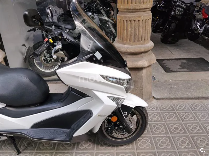 Kymco Grand Dink 300 – Vista 3