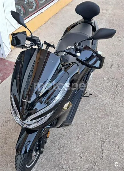 Honda PCX 125 – Vista 4