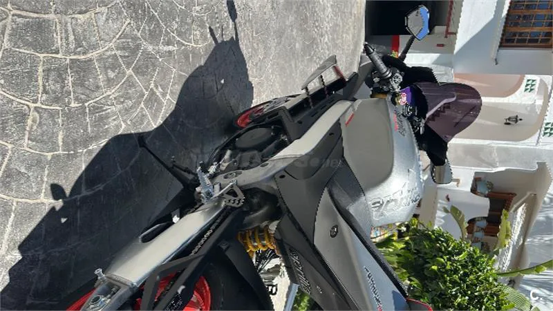 Aprilia RSV4 – Vista 2