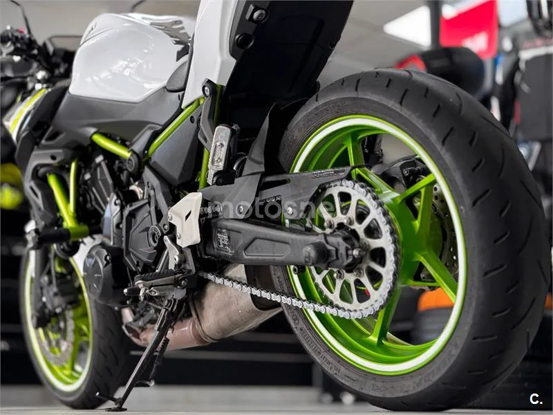 Kawasaki Z650 – Vista 7