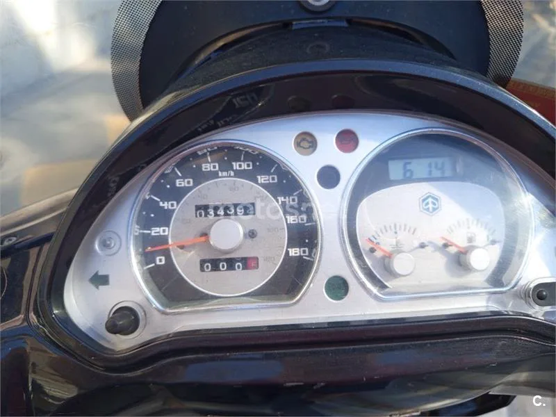 Piaggio Beverly Tourer 300 – Vista 8