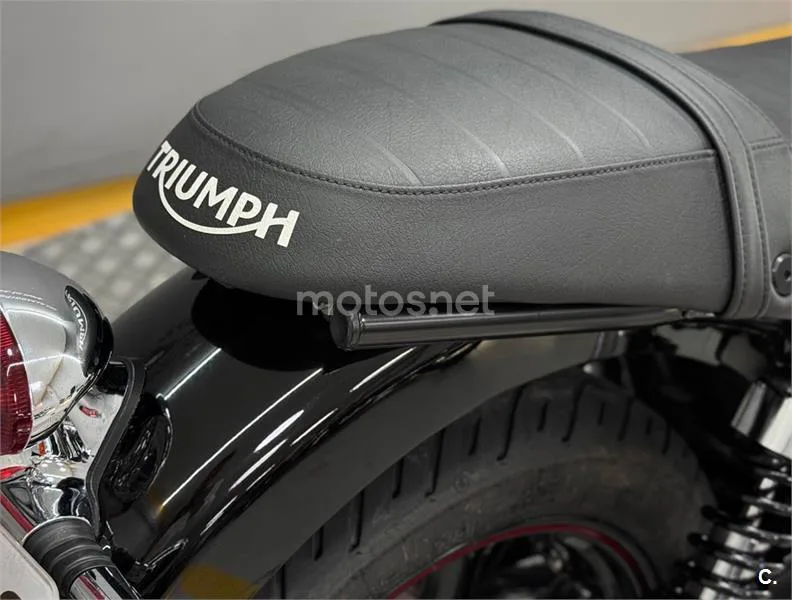 Triumph Bonneville – Vista 12