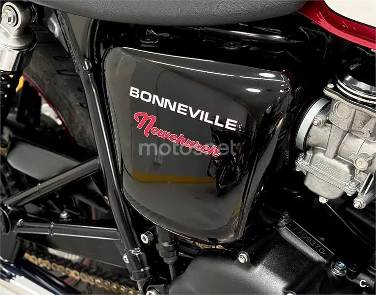 Triumph Bonneville – Vista 13