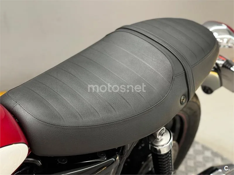Triumph Bonneville – Vista 15