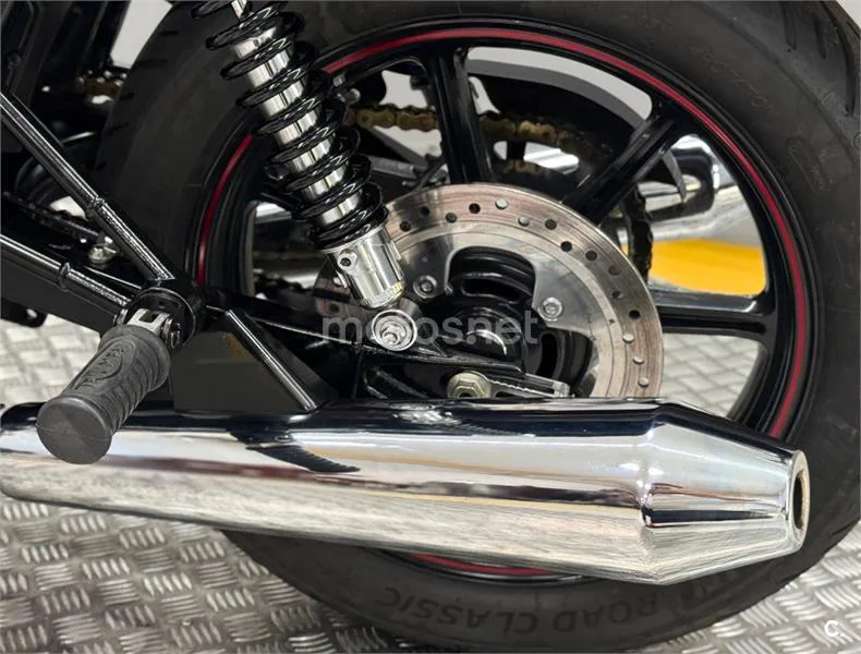 Triumph Bonneville – Vista 19