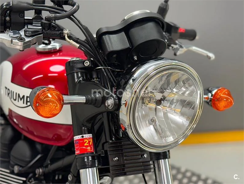 Triumph Bonneville – Vista 8