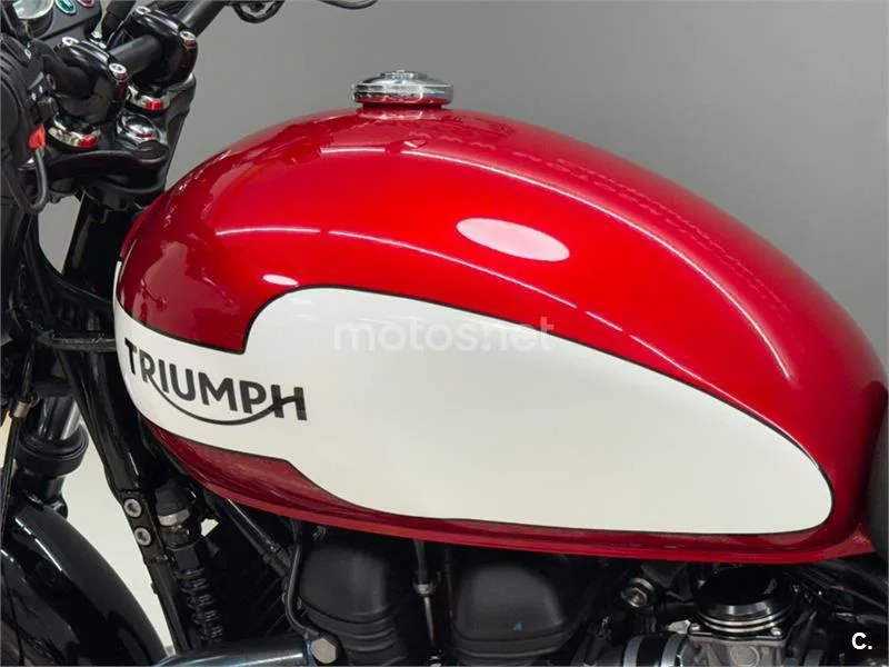 Triumph Bonneville – Vista 9