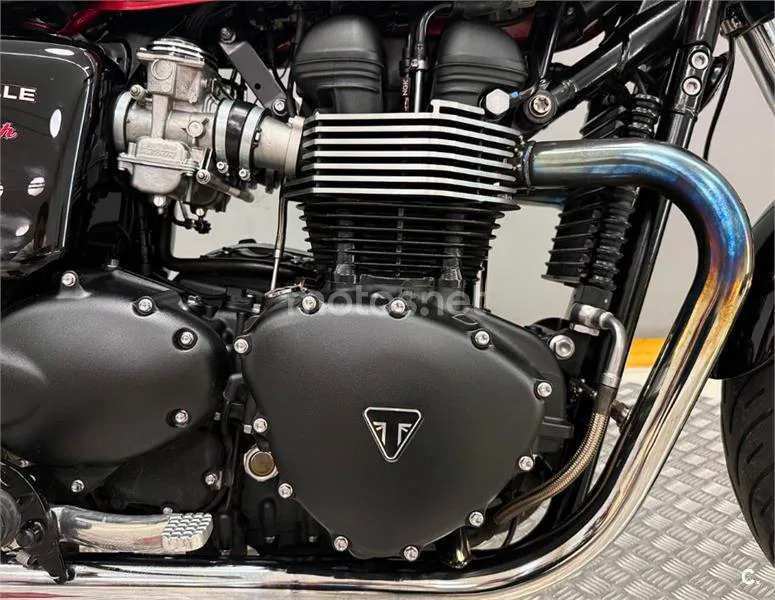 Triumph Bonneville – Vista 10