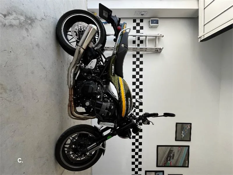Kawasaki Z900RS - Vista 3