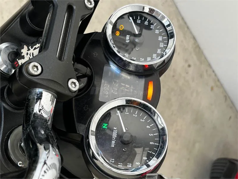 Kawasaki Z900RS - Vista 8
