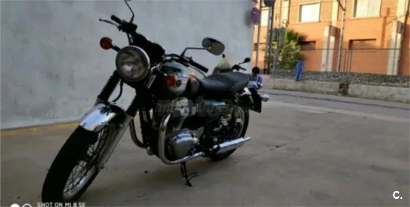 Kawasaki W800 – Vista 2