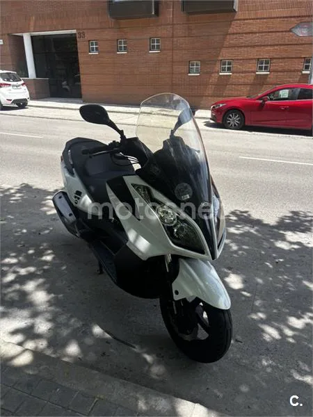 Kymco Super Dink 300 – Vista 3