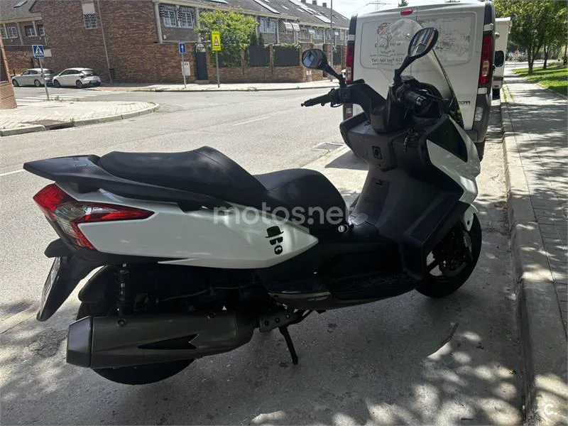 Kymco Super Dink 300 – Vista 4