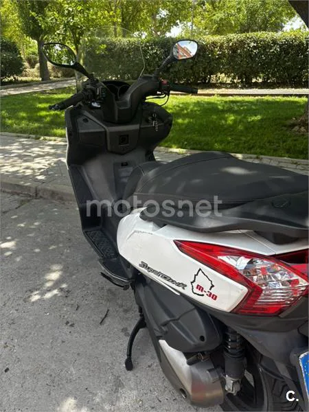 Kymco Super Dink 300 – Vista 7
