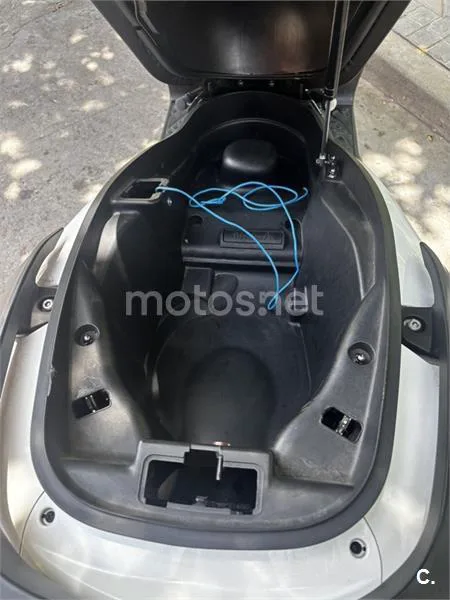 Kymco Super Dink 300 – Vista 8