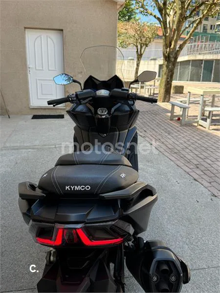 Kymco AK 550 – Vista 3