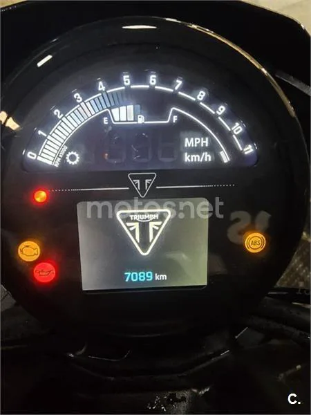 Triumph Trident 660 – Vista 8