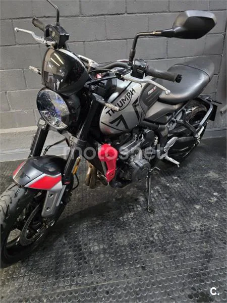 Triumph Trident 660 – Vista 10