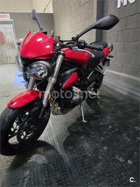 Triumph Street Triple – Vista 9