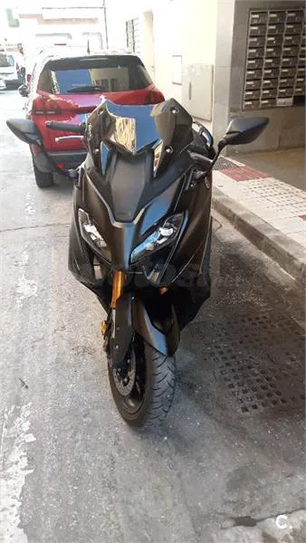 Yamaha TMAX – Vista 2