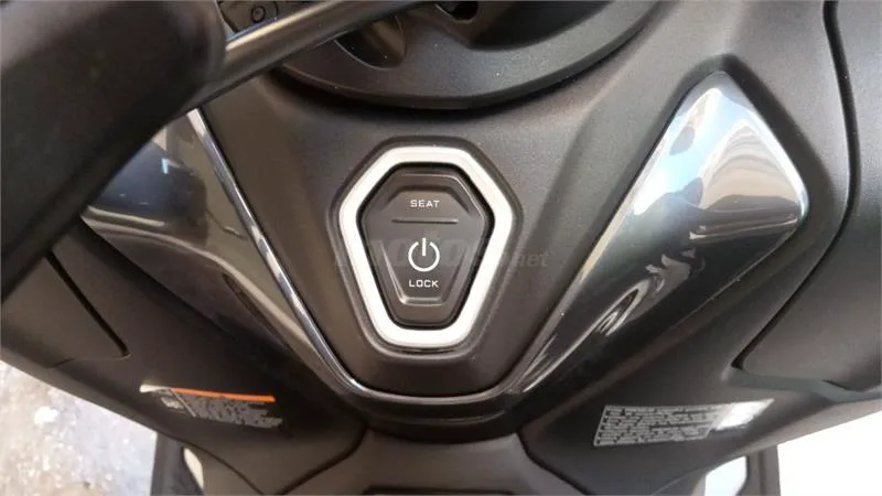 Yamaha TMAX – Vista 8