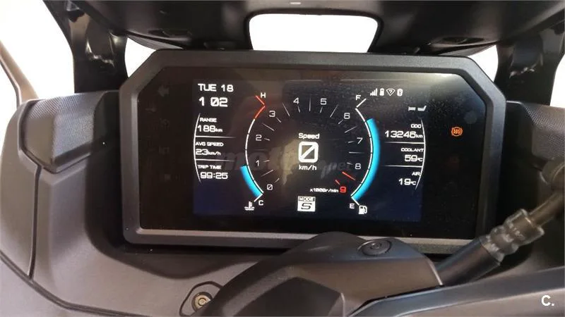 Yamaha TMAX – Vista 9
