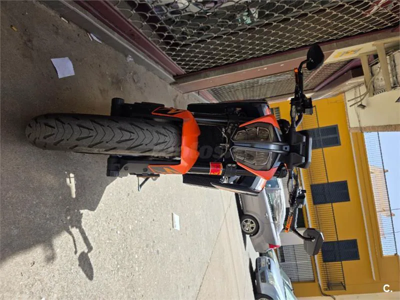 KTM 890 – Vista 3