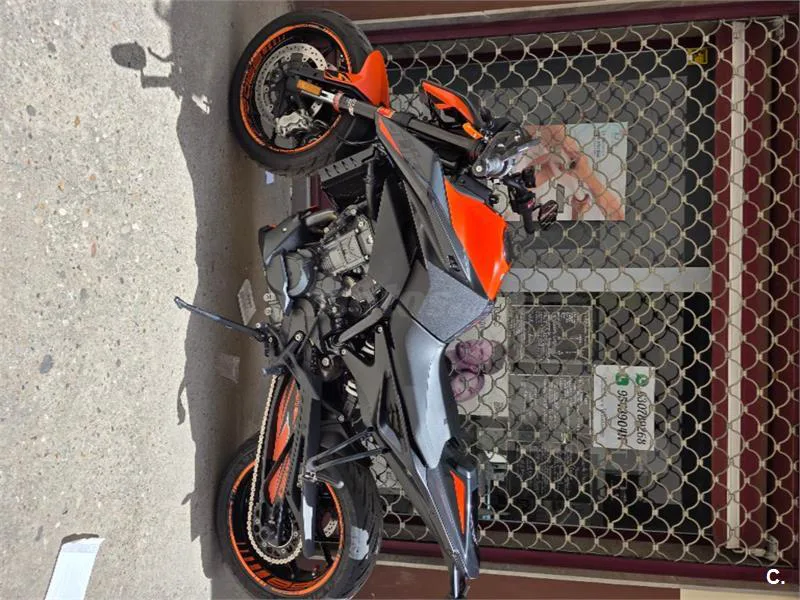 KTM 890 – Vista 4