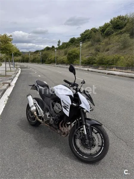 Kawasaki Z800 – Vista 3