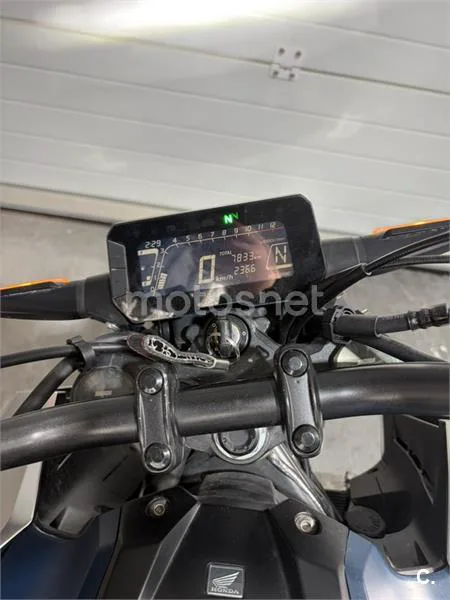 Honda CB 125 R – Vista 4