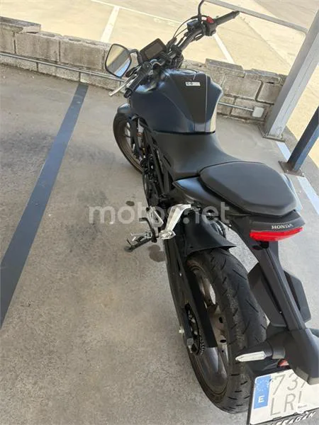 Honda CB125R - Vista 6
