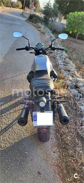 Moto Guzzi V7 - Vista 3