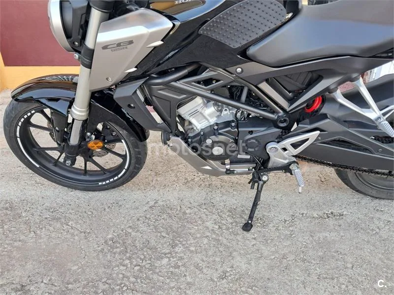 Honda CB 125 R – Vista 8