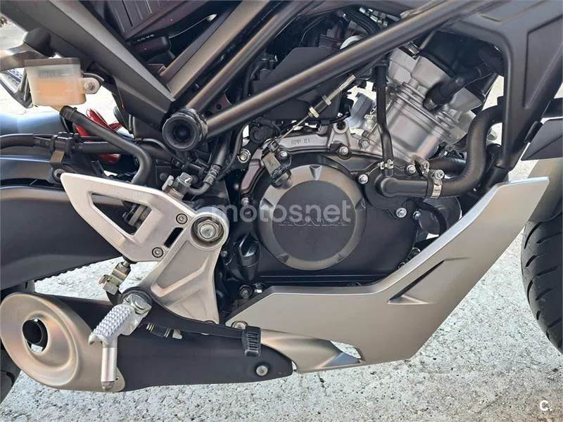 Honda CB 125 R – Vista 9
