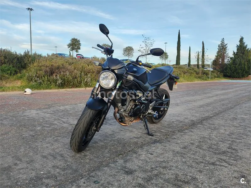 Suzuki SV 650 – Vista 2
