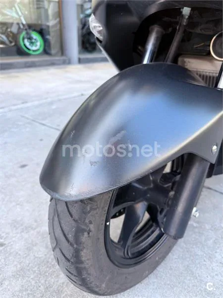 Suzuki Burgman 200 – Vista 15