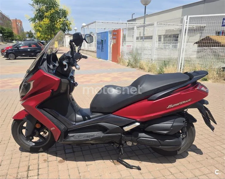 Kymco Super Dink 125 – Vista 2