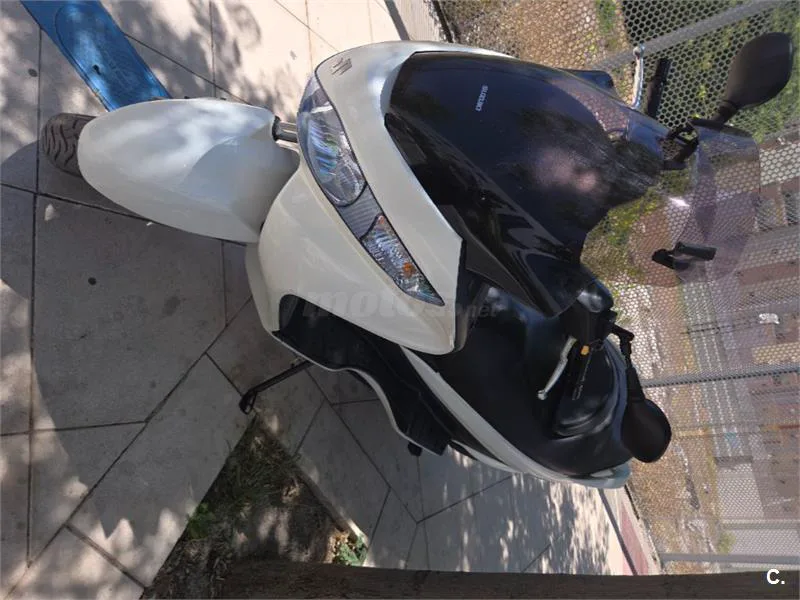 Suzuki Burgman 200 Executive – Vista 2