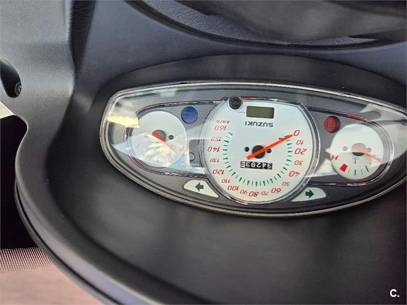 Suzuki Burgman 200 Executive – Vista 3