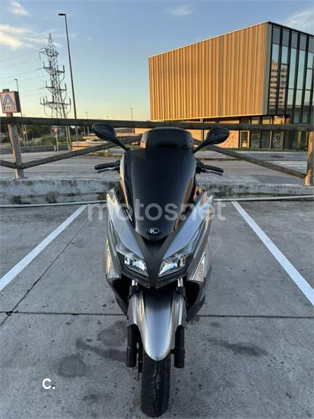 Kymco Grand Dink 300 – Vista 4