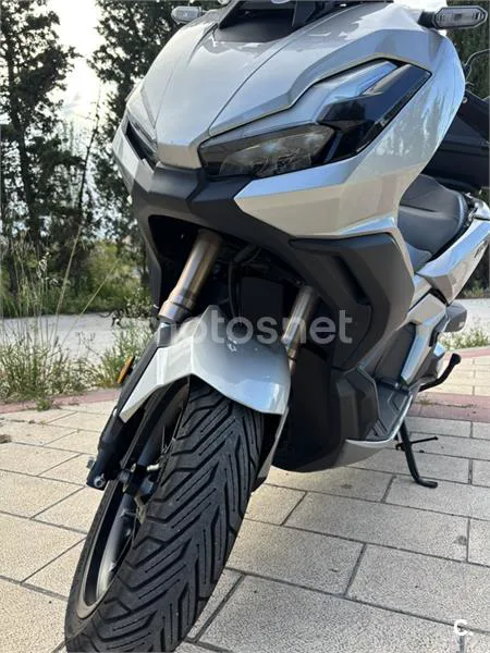 Honda ADV 350 – Vista 3