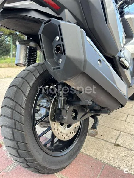 Honda ADV 350 – Vista 4